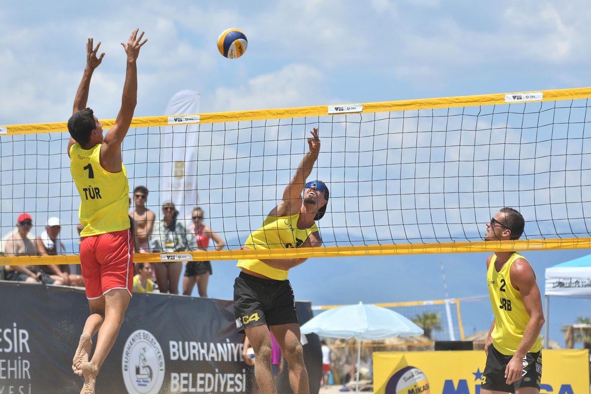 Beach Volleyball Championship in Balikesir: Matches for medals on ...
